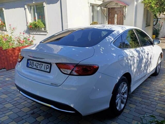 Белый Крайслер 200, объемом двигателя 2.4 л и пробегом 140 тыс. км за 10200 $, фото 7 на Automoto.ua
