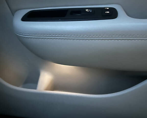 Белый Крайслер 200, объемом двигателя 2.36 л и пробегом 213 тыс. км за 11824 $, фото 27 на Automoto.ua