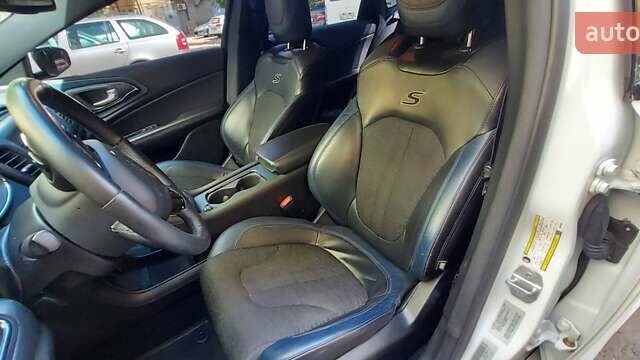 Белый Крайслер 200, объемом двигателя 2.4 л и пробегом 165 тыс. км за 9600 $, фото 34 на Automoto.ua