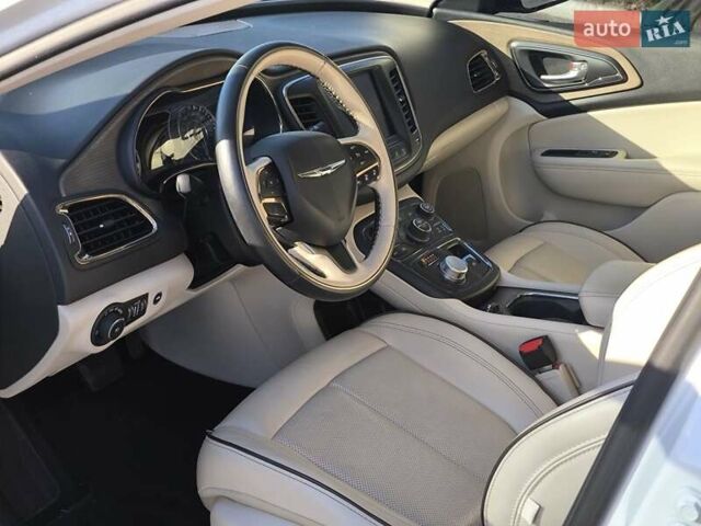 Білий Крайслер 200, об'ємом двигуна 2.36 л та пробігом 90 тис. км за 11500 $, фото 22 на Automoto.ua