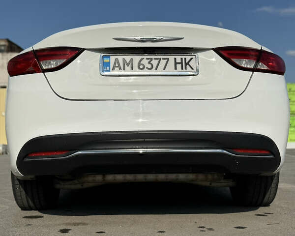 Білий Крайслер 200, об'ємом двигуна 2.36 л та пробігом 199 тис. км за 7700 $, фото 8 на Automoto.ua