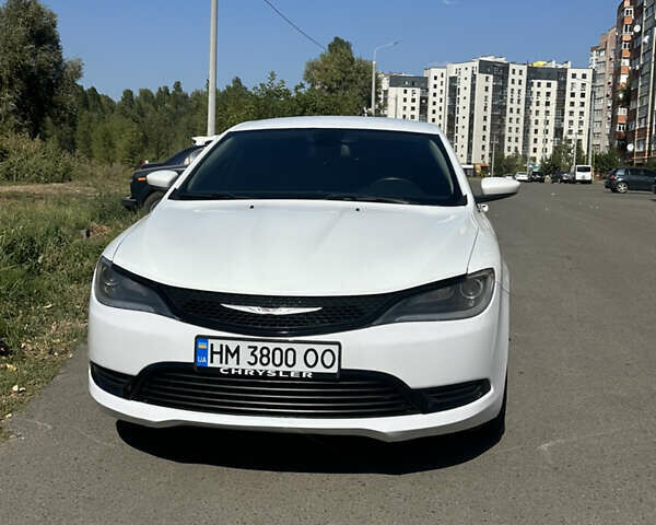 Белый Крайслер 200, объемом двигателя 2.36 л и пробегом 250 тыс. км за 8500 $, фото 3 на Automoto.ua