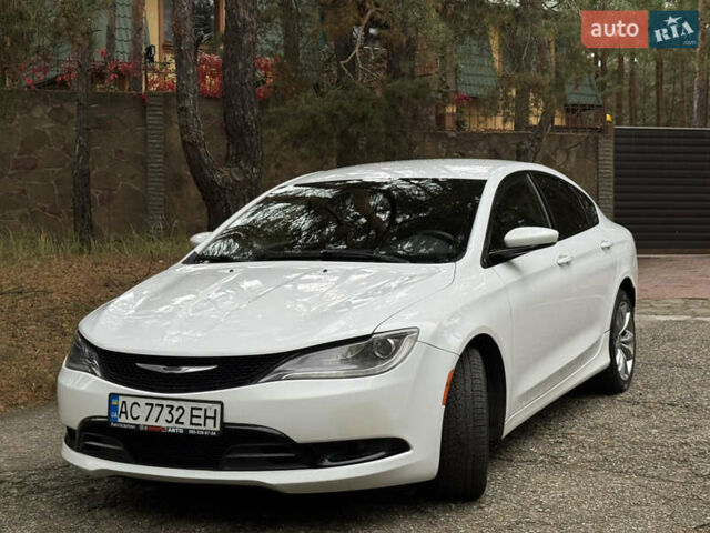 Белый Крайслер 200, объемом двигателя 2.36 л и пробегом 205 тыс. км за 8300 $, фото 2 на Automoto.ua