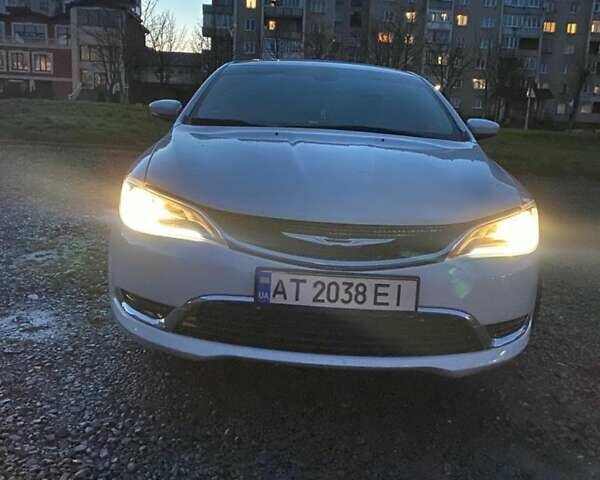 Белый Крайслер 200, объемом двигателя 2.4 л и пробегом 160 тыс. км за 10624 $, фото 6 на Automoto.ua