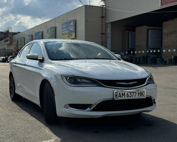 Білий Крайслер 200, об'ємом двигуна 2.36 л та пробігом 199 тис. км за 7700 $, фото 4 на Automoto.ua