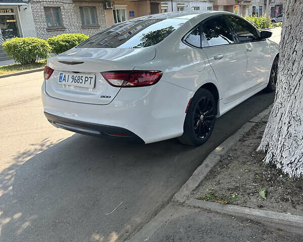 Белый Крайслер 200, объемом двигателя 2.4 л и пробегом 380 тыс. км за 9600 $, фото 13 на Automoto.ua