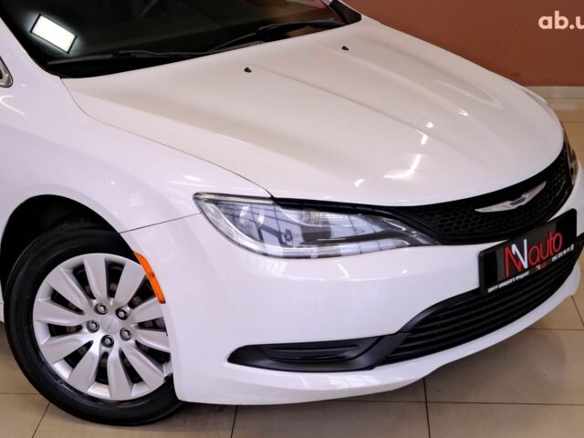 Белый Крайслер 200, объемом двигателя 2.4 л и пробегом 111 тыс. км за 8900 $, фото 2 на Automoto.ua