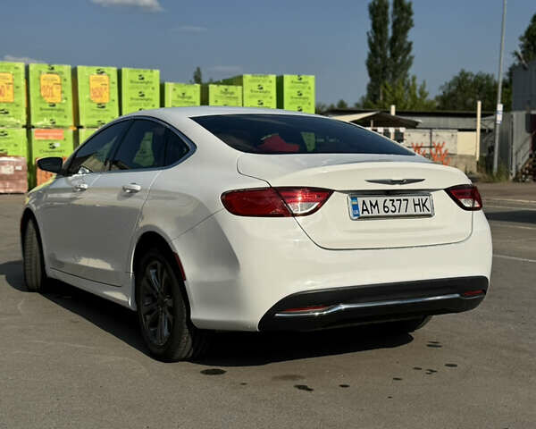 Білий Крайслер 200, об'ємом двигуна 2.36 л та пробігом 199 тис. км за 7700 $, фото 9 на Automoto.ua