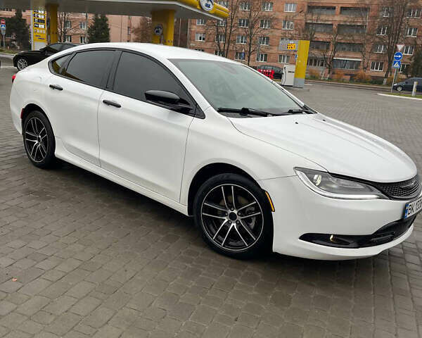 Белый Крайслер 200, объемом двигателя 2.36 л и пробегом 203 тыс. км за 8700 $, фото 4 на Automoto.ua