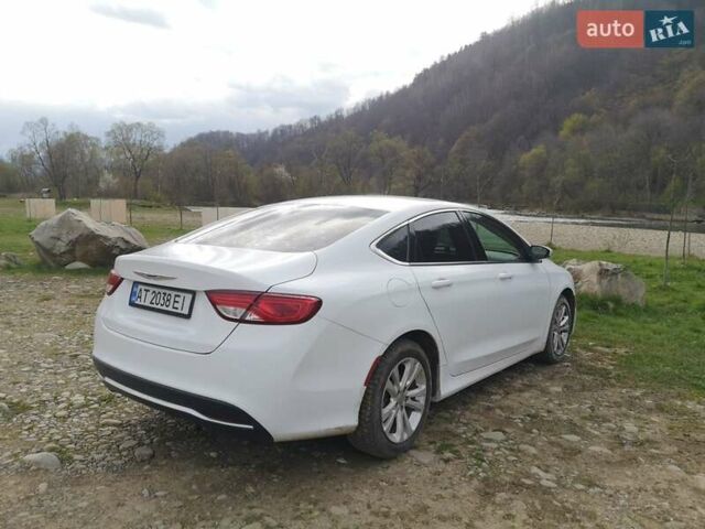 Белый Крайслер 200, объемом двигателя 2.4 л и пробегом 160 тыс. км за 10624 $, фото 1 на Automoto.ua
