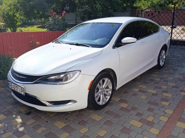 Белый Крайслер 200, объемом двигателя 2.4 л и пробегом 140 тыс. км за 10200 $, фото 1 на Automoto.ua