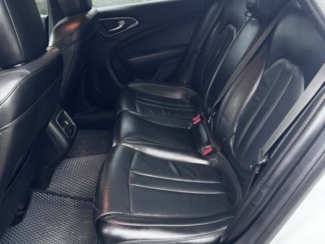 Белый Крайслер 200, объемом двигателя 2.4 л и пробегом 216 тыс. км за 8680 $, фото 6 на Automoto.ua