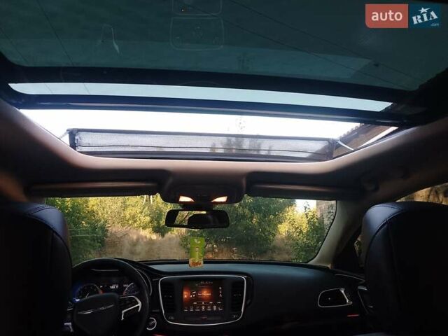 Белый Крайслер 200, объемом двигателя 2.36 л и пробегом 223 тыс. км за 10000 $, фото 22 на Automoto.ua