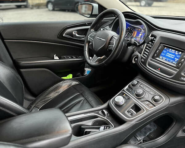 Белый Крайслер 200, объемом двигателя 2.36 л и пробегом 270 тыс. км за 8700 $, фото 9 на Automoto.ua