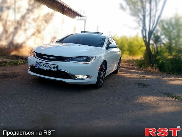Белый Крайслер 200, объемом двигателя 2.4 л и пробегом 222 тыс. км за 9500 $, фото 8 на Automoto.ua