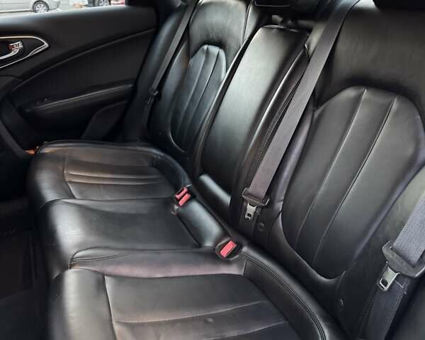 Белый Крайслер 200, объемом двигателя 3.6 л и пробегом 205 тыс. км за 12500 $, фото 29 на Automoto.ua