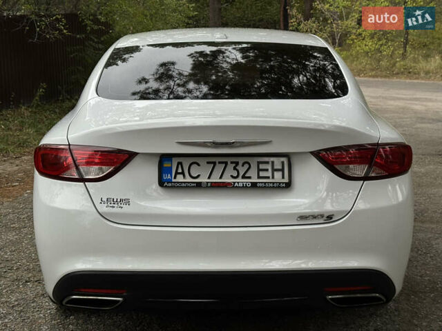 Белый Крайслер 200, объемом двигателя 2.36 л и пробегом 205 тыс. км за 8300 $, фото 4 на Automoto.ua