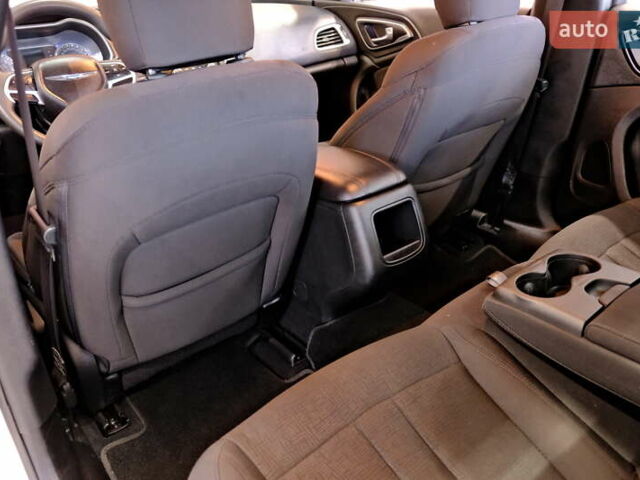 Белый Крайслер 200, объемом двигателя 2.4 л и пробегом 111 тыс. км за 8900 $, фото 30 на Automoto.ua