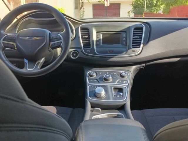 Белый Крайслер 200, объемом двигателя 2.4 л и пробегом 140 тыс. км за 10200 $, фото 2 на Automoto.ua