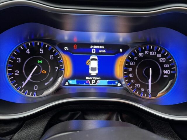 Белый Крайслер 200, объемом двигателя 2.4 л и пробегом 216 тыс. км за 8680 $, фото 7 на Automoto.ua