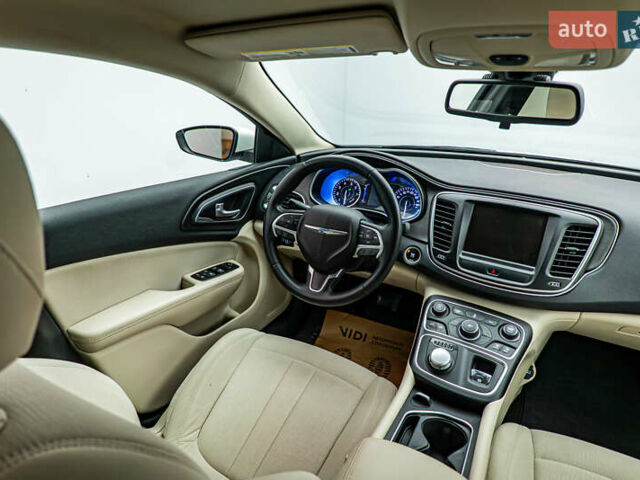 Белый Крайслер 200, объемом двигателя 2.4 л и пробегом 132 тыс. км за 9688 $, фото 10 на Automoto.ua