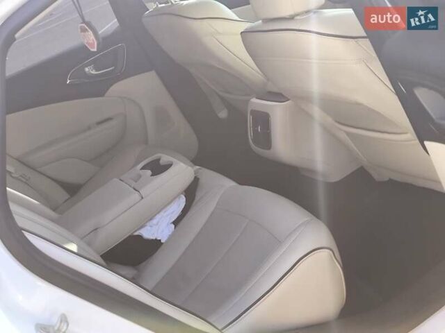 Білий Крайслер 200, об'ємом двигуна 2.36 л та пробігом 90 тис. км за 11500 $, фото 27 на Automoto.ua