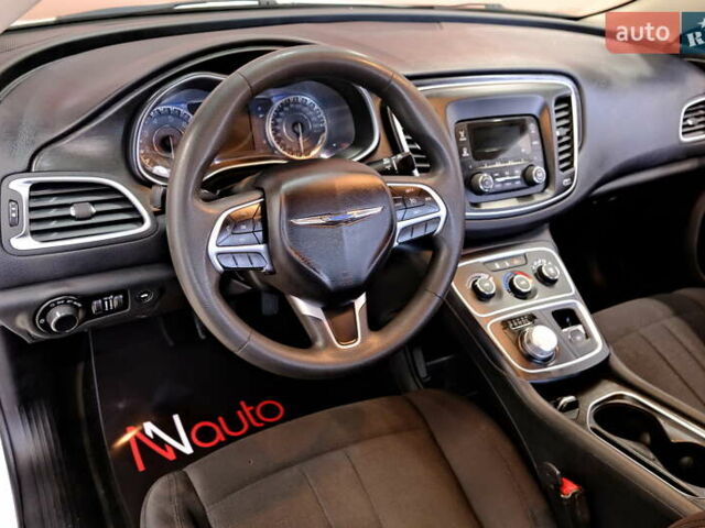 Белый Крайслер 200, объемом двигателя 2.4 л и пробегом 111 тыс. км за 8900 $, фото 26 на Automoto.ua