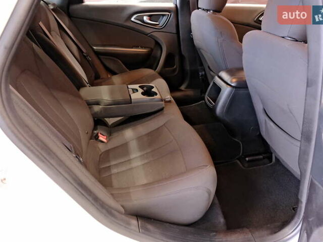 Белый Крайслер 200, объемом двигателя 2.4 л и пробегом 111 тыс. км за 8900 $, фото 33 на Automoto.ua