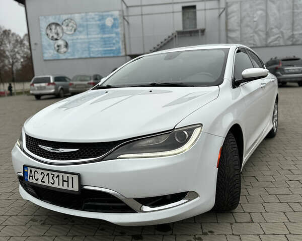 Белый Крайслер 200, объемом двигателя 2.36 л и пробегом 270 тыс. км за 8700 $, фото 1 на Automoto.ua
