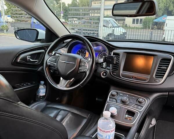 Белый Крайслер 200, объемом двигателя 3.6 л и пробегом 205 тыс. км за 12500 $, фото 23 на Automoto.ua