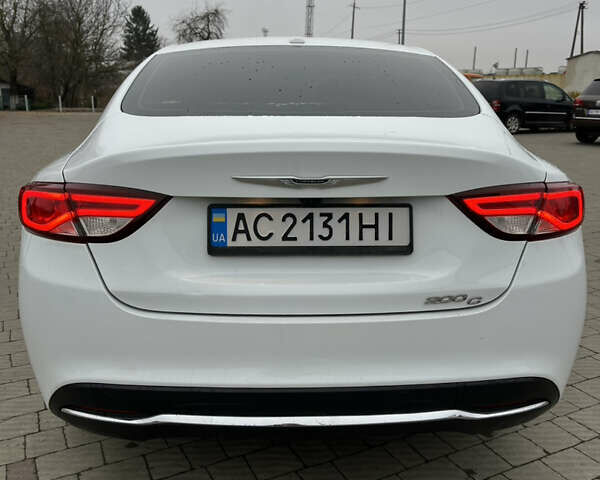 Белый Крайслер 200, объемом двигателя 2.36 л и пробегом 270 тыс. км за 8700 $, фото 5 на Automoto.ua