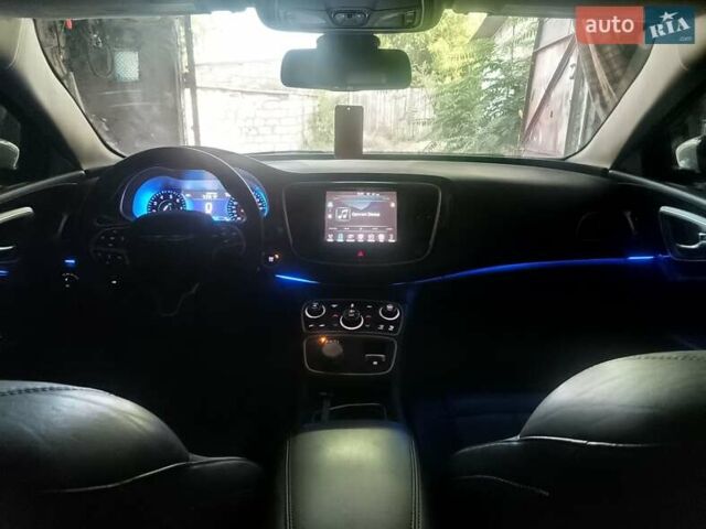 Белый Крайслер 200, объемом двигателя 2.36 л и пробегом 223 тыс. км за 10000 $, фото 25 на Automoto.ua