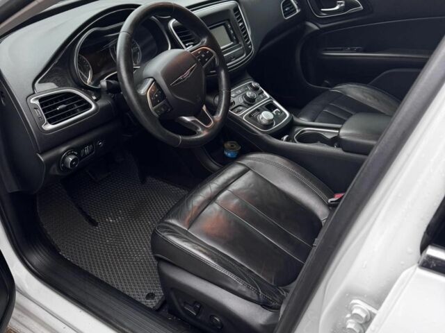 Белый Крайслер 200, объемом двигателя 2.4 л и пробегом 216 тыс. км за 8680 $, фото 5 на Automoto.ua