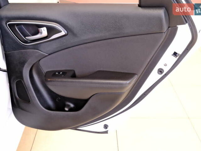 Белый Крайслер 200, объемом двигателя 2.4 л и пробегом 111 тыс. км за 8900 $, фото 32 на Automoto.ua