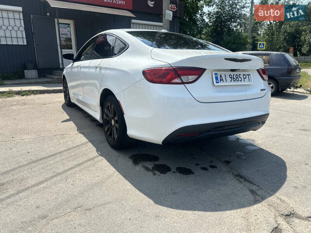 Белый Крайслер 200, объемом двигателя 2.4 л и пробегом 380 тыс. км за 9600 $, фото 3 на Automoto.ua