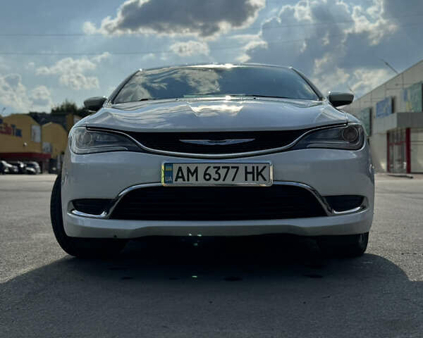 Білий Крайслер 200, об'ємом двигуна 2.36 л та пробігом 199 тис. км за 7700 $, фото 3 на Automoto.ua