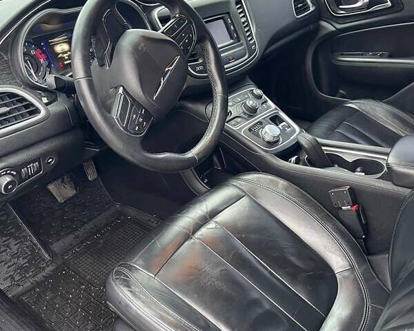 Белый Крайслер 200, объемом двигателя 2.36 л и пробегом 203 тыс. км за 8700 $, фото 11 на Automoto.ua