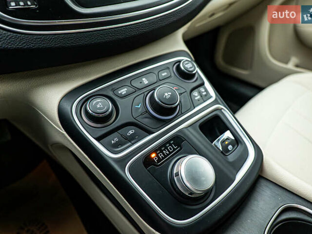 Белый Крайслер 200, объемом двигателя 2.4 л и пробегом 132 тыс. км за 9688 $, фото 16 на Automoto.ua