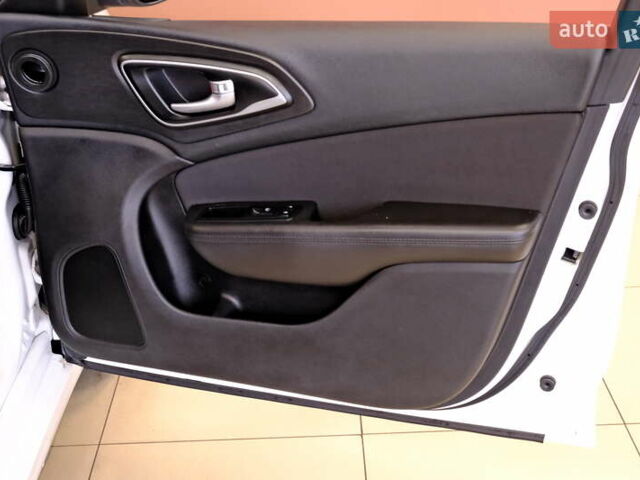 Белый Крайслер 200, объемом двигателя 2.4 л и пробегом 111 тыс. км за 8900 $, фото 36 на Automoto.ua