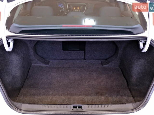 Белый Крайслер 200, объемом двигателя 2.4 л и пробегом 111 тыс. км за 8900 $, фото 42 на Automoto.ua