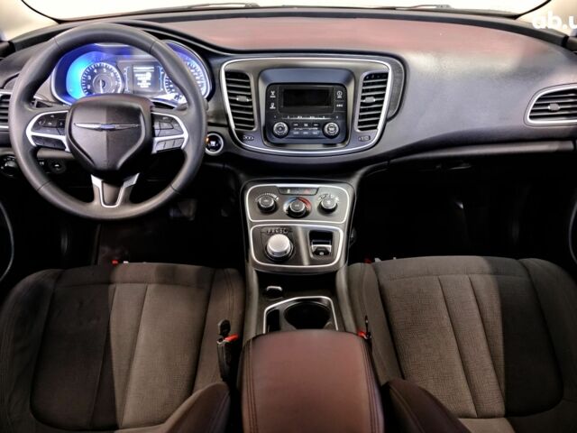 Белый Крайслер 200, объемом двигателя 2.4 л и пробегом 111 тыс. км за 8900 $, фото 6 на Automoto.ua