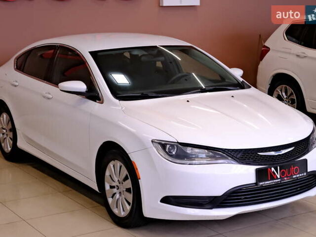 Белый Крайслер 200, объемом двигателя 2.4 л и пробегом 111 тыс. км за 8900 $, фото 3 на Automoto.ua