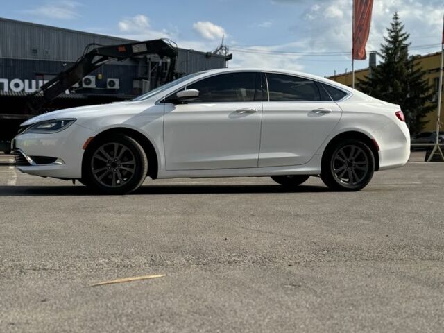 Белый Крайслер 200, объемом двигателя 2.4 л и пробегом 199 тыс. км за 8200 $, фото 11 на Automoto.ua