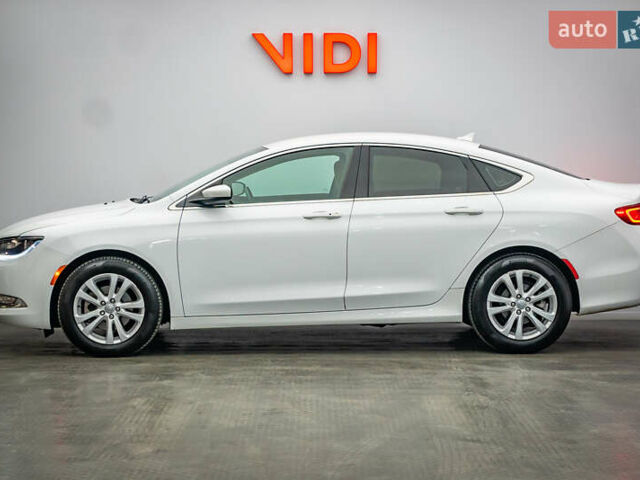 Белый Крайслер 200, объемом двигателя 2.4 л и пробегом 132 тыс. км за 9688 $, фото 2 на Automoto.ua