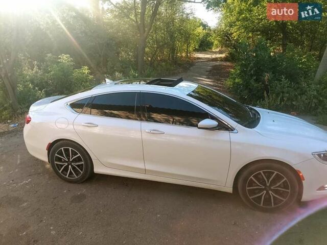 Белый Крайслер 200, объемом двигателя 2.36 л и пробегом 223 тыс. км за 10000 $, фото 24 на Automoto.ua