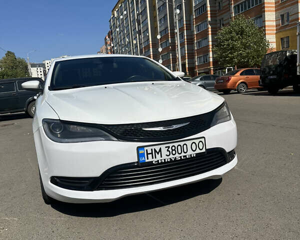Белый Крайслер 200, объемом двигателя 2.36 л и пробегом 250 тыс. км за 8500 $, фото 2 на Automoto.ua