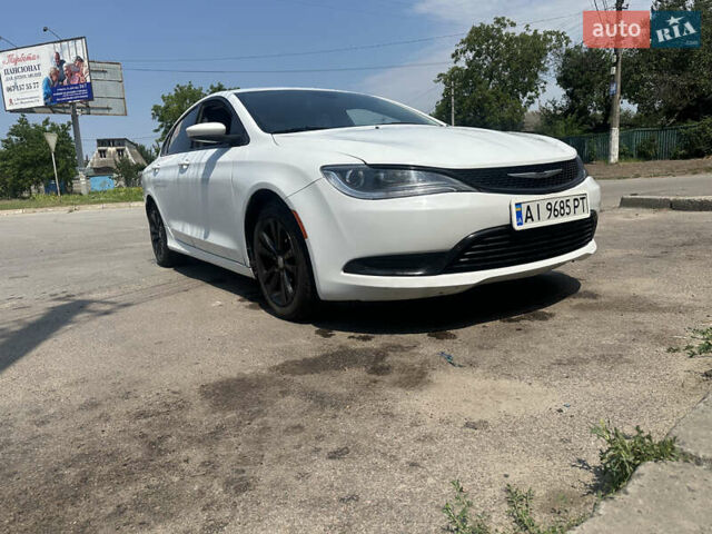 Белый Крайслер 200, объемом двигателя 2.4 л и пробегом 380 тыс. км за 9600 $, фото 1 на Automoto.ua
