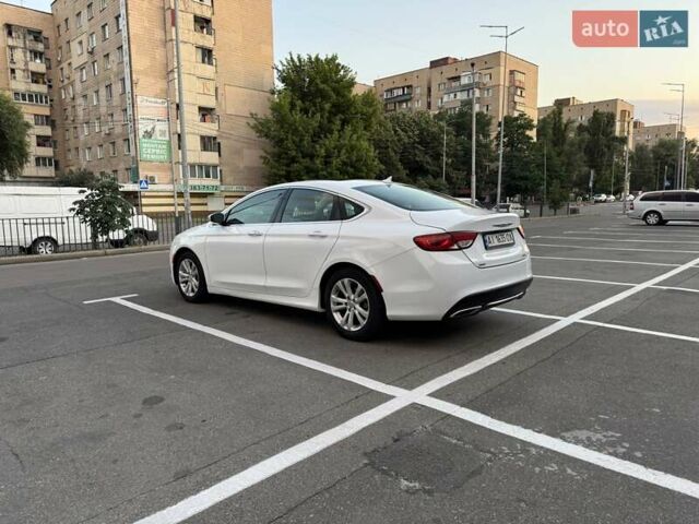 Белый Крайслер 200, объемом двигателя 3.6 л и пробегом 205 тыс. км за 12500 $, фото 5 на Automoto.ua