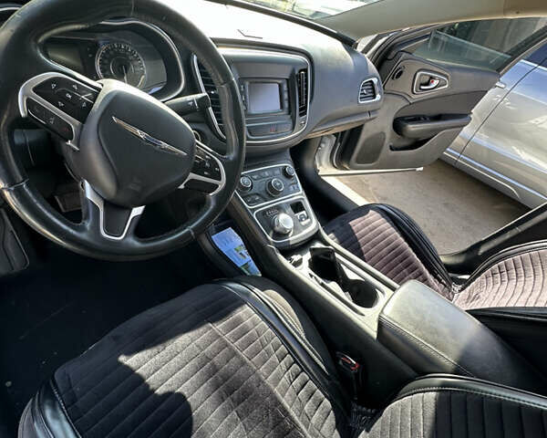 Белый Крайслер 200, объемом двигателя 2.36 л и пробегом 250 тыс. км за 8500 $, фото 18 на Automoto.ua