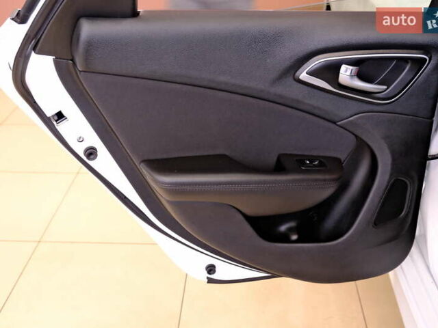 Белый Крайслер 200, объемом двигателя 2.4 л и пробегом 111 тыс. км за 8900 $, фото 28 на Automoto.ua